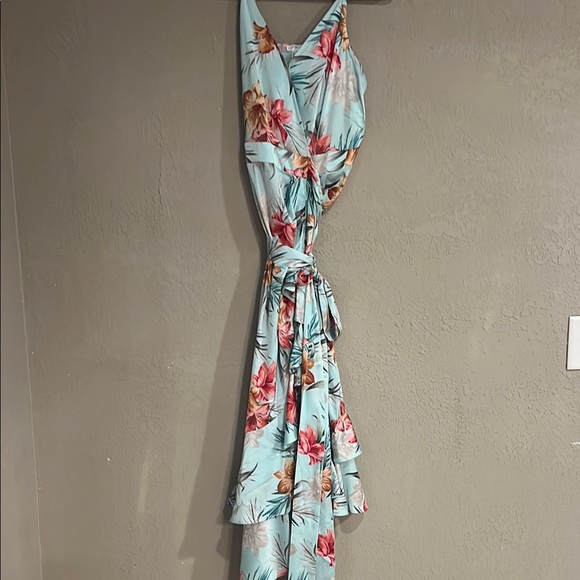 VenusFloral Wrap Dress Size 12 beach, wedding guest, flowy, adjustable straps - Picture 1 of 9